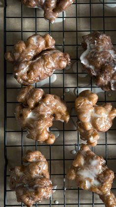 there are many cookies on the cooling rack