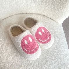 Smile Face Slippers, Happy Face Slippers, Smiley Face Slippers, Pink Smiley, Indoor Outdoor Slippers, Preppy Shoes, Cute Slippers, Outdoor Slippers, Slippers For Women