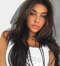 Madison Beer Hair, Madison Beer Style, Madison Beer Outfits, Long Brown Hair, Auburn Hair, Looks Street Style, Madison Beer, Grunge Hair, Brunette Hair