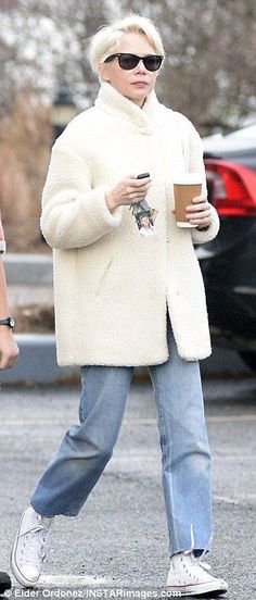 White Converse Outfit High Top, Converse High Tops Outfits, Converse High Tops Outfit, How To Wear White Converse, Michelle Williams Style, How To Wear Converse, White Outerwear, High Tops Outfit, High Top Converse Outfits