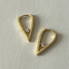 Indulge in minimal elegance with Surreal V-shaped earrings. Each piece features a single, delicate diamond rhinestone, adding a touch of luxury to your everyday style. These earrings embody refined sophistication. Hair Essentials, Everyday Style, V Shape, Shop Necklaces, Surrealism, Everyday Fashion, Ring Earrings, Contemporary Style, Stone