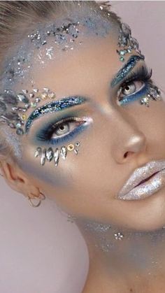 Character Costumes For Women, Shadow Photoshoot, Costumes For Women Halloween, Ice Makeup, Cabelo Pin Up, Ice Queen Makeup, Ice Queen Costume, Women Halloween Costumes