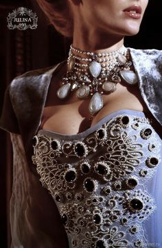 Medieval Dress, Creation Couture, Fashion History, Fashion Details, Beautiful Outfits, Runway Fashion, High Fashion, A Woman