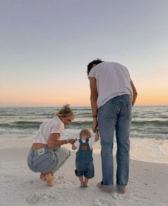 Simple Things In Life Aesthetic, Family Beach Pictures Aesthetic, Beach Life Family, Coastal Family Aesthetic, Future Kids Goals, Family Pics Aesthetic, Southern Family Aesthetic, Family Of 3 Aesthetic, Mom Asthetic Picture