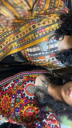 Garba Poses With Bestie, Garba Poses For Women, Garba Inspo Pics, Garbha Costume Aesthetic, Dandiya Aesthetic, Dandiya Poses, Dandiya Snap, Navratri Dandiya Look, Garba Asthetic Snap