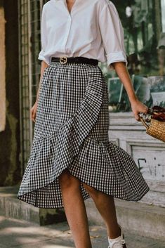 Cute Outfits Jeans, Wear To Work Outfits Office Chic, Outfits Skirts, Outfits Skirt, Dress Skirts, Skirts Outfits, Outfits Jeans, Midi Skirt Outfit, Skirt And Sneakers