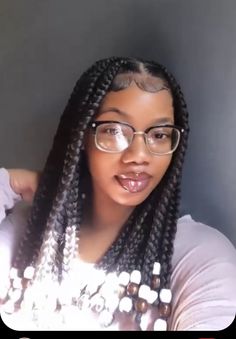 Brazilian Box Braids, Short Cute Braids For Black Women, Short Jumbo Braids With Beads, Medium Box Braids With Beads, Easy Black Hairstyles Braids, Braids For School Black Hair, Thick Braids For Black Women, Short Jumbo Box Braids, Black Hairstyles For Teens