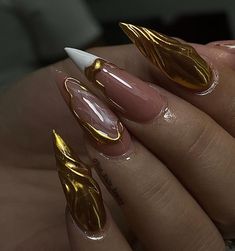 Bronze Foil Nails, Almond Bday Nails, Gold Snake Nails, Gold Chrome Almond Nails, Arabian Nails, Simple Baddie Nails, Gold Chrome Nails Designs, Met Gala Nails, Gold Almond Nails