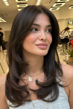 Platinový Blond, Brown Layered Hair, Face Framing Hair, Brunette Hair Cuts, Brown Hair Inspo, Layered Haircuts For Medium Hair, Haircuts For Medium Hair