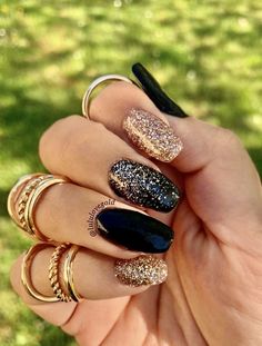 Colors used: Barbara, Prosecco. Black and gold mani. Glitter accent ombré. Glitter Gold Nails Ideas, Black Nail Art With Glitter, Gold Black Nails Ideas, Black Nail Gold Tip, Black And Nails Gold, Nyårsnaglar Glitter, Nails Black Gold Glitter, Black Gold Manicure, Black Nails Black Glitter