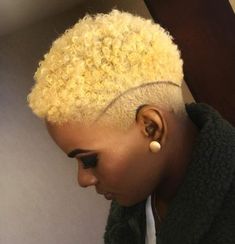 Short bright blonde hair with surgical line Twa Hairstyles, Long Hair Tips, Latest Short Haircuts, Pelo Afro, American Woman, Short Blonde