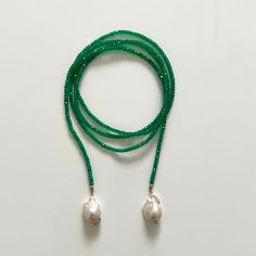 Pearl Lariat, Jewelry Accessories Ideas, Show Love, Funky Jewelry, Pearl Gemstone, Green Onyx, Bijoux Diy, Jewelry Inspo, Baroque Pearls