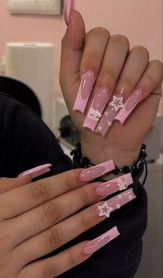 Good Acrylic Nails, Pink Nail Sets Long, Pink Latina Nails, Pink Nail Sets Medium, Kawaii Nails Long, Hello Kitty Nails Simple, Nails Acrylic With Charms, Nail Asthetic Pics, 200s Nails