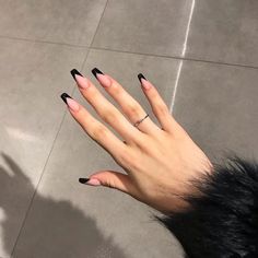 Black French Tip, Unghie Sfumate, Grunge Nails, Simple Acrylic Nails, Black French, Acrylic Nails Coffin Short