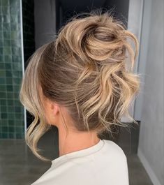 Updo With Curtain Bangs, High Bun Updo, Bridesmaid Hair Inspo, Bridemaids Hairstyles, Night Hair, Wedding Hair Up, Guest Hair, Bridesmaid Hair Makeup