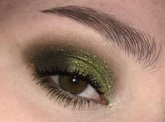 Green Eyeshadow On Green Eyes, Green Birthday Makeup, Duochrome Eyeshadow Looks, Olive Green Eye Makeup, Green And Gold Eyeshadow, Olive Green Eyeshadow, Green Eyeshadow Looks, Matte Make Up, Green Eyeshadow Look