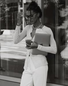 Jumper And Jeans, Monday Mood, Jasmine Tookes, Mood Instagram, Beauty Shoot, Minimal Outfit, Business Photos, Neutral Outfit, Female Entrepreneur