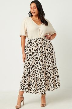 Plus Ribbed Button Down V-Neck Short Sleeve Top Curvy Teacher Outfits, Office Attire Women, Curvy Casual Outfits, Outfits Gorditas, Skirt Inspiration, Leopard Skirt, Curvy Outfits, Elegant Outfit, Modest Outfits