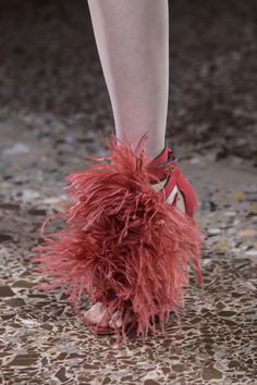 Piccione.Piccione at Milan Fashion Week Fall 2018 - Details Runway Photos High End Shoes, Velvet Slippers, Couture Shoes, Walk In My Shoes, Couture Accessories, Milan Fashion Weeks, Unique Shoes, Hot Shoes, Fabulous Shoes