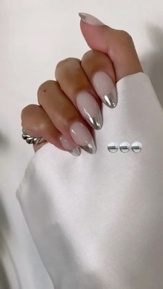 White Nails Chrome Tips, Sliver Chrome French Nails, White Nails With Silver Tips, Milky White With Chrome Nails, Light Silver Chrome Nails, Matalic Nails Acrylic Silver, Silver Tips Nails, Nails Ideas Chrome, Cream Chrome Nails