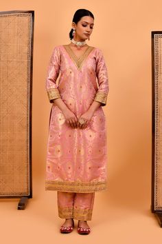 Pink straight kurta with all over floral banarasi pattern, elevated with embroidery work. Paired with a coordinating pant. - Aza Fashions Pink Banarsi Suit, Elegant Pink Katan Silk Set, Elegant Pink Banarasi Silk Sharara, Traditional Brocade Palazzo Set For Wedding, Elegant Jamawar Salwar Kameez With Pallu, Elegant Salwar Kameez With Pallu In Jamawar, Elegant Pink Banarasi Silk Sets, Elegant Banarasi Silk Sets With Zari Work, Elegant Pink Banarasi Silk Anarkali Set