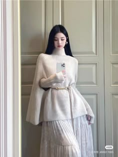 Scarf Coat, Love Power, Model Runway, Winter Instagram, Aesthetic Shorts, Warm Tights, Art Poetry, Best Winter Outfits, 1 Aesthetic