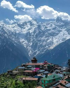 Kalpa is a small town in the Sutlej river valley, above Recong Peo in the Kinnaur district of Himachal Pradesh, Northern India, in the Indian Himalaya. Inhabited by Kinnauri people and known for its apple orchards. Apples are a major cash-crop for the region.   #EWSHolidays #Beautiful #Snow #Mountains #Kalpa #Kinnaur #HimachalPradesh #India #Travel #Outdoor #Explore Kasol Himachal Pradesh, Mountains In India, India Travel Places, Spiti Valley, Waterfall Adventure, India Tour, Mountain Photography, Hill Station