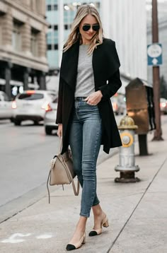 Black Wrap Coat, Amy Jackson, Mode Casual, Outfit Jeans, Fashion Blogger Style, Spring Outfits Women