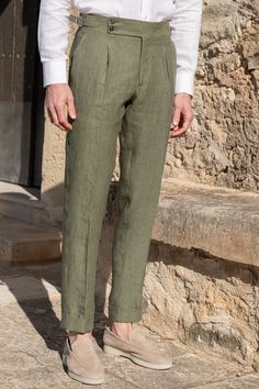 Green linen trousers "Soragna Capsule Collection" - Made in Italy Green Linen Trousers, Linen Pants Outfit, Master Tailor, Beige Suits, Green Trousers, Business Pants, Shirt Tie, Clothing Photography, Islamic Clothing