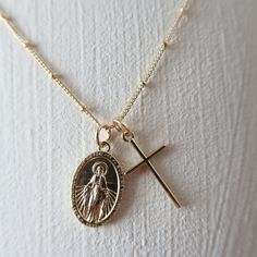 Cross Chain, Men Haircut Styles, Hypoallergenic Jewelry, Miraculous Medal, Personalized Rings, Jewelry Lookbook, Dream Jewelry, Necklace Designs, Luxury Jewelry