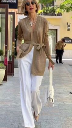 Older Women Fashion, Style Mistakes, Classy Women, Over 60, Manners, Women Fashion, 10 Things, How To Wear