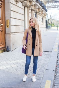 MakeLifeEasier Purple Bag Outfit, Winter Sneakers Outfit, Lollapalooza Outfit, Camel Coat Outfit, White Sneakers Outfit, Simple Winter Outfits, Pijamas Women, Bag Outfit, Winter Fashion Outfits Casual