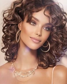 Carachele Hair, Natural Curly Hair Cuts, Medium Length Curly Hair, Short Curly Hairstyles, Timeless Looks, Haircuts For Women Over 50, Music Instagram, Gorgeous Hairstyles, Curly Hair Photos