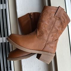 Never Worn Bebe Cowgirl Boots Cognac Brown Size: 6 Cowgirl Boots Kids, Infant Cowgirl Boots, Infant Boy Cowboy Boots, Brown Toddler Boots, Girls Cowboy Boots Kids, Cowgirl Boots, Kids Shoes, Kids Shop, Shoe Boots