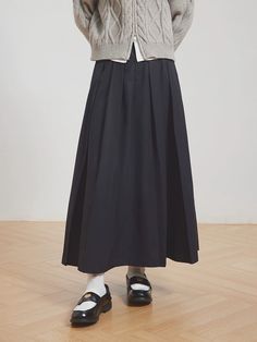 A maxi skirt with just the right amount of volume.

The material makes it look elegant and adds a casual feel.

A convenient item to have on hand.

◾️Model
Height/Weight：170cm(66.9in)/46kg(101.4lb)
Fitting Size：M

◾️Material
tencel 55%
cotton 45%





Size (cm)
Skirt Length
Waist
Hip


S
88
64
92


M
89
68
96


L
90
72
100 Height And Weight, Color Khaki, Skirt Length, Flare Skirt, Maxi Skirt