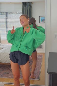 College Athleisure Outfits, Preppy Athleisure Outfits, Green Athleisure Outfit, Sporty Outfits Midsize, Cold Athletic Outfits, Sporty Summer Fits, Spring Running Outfit, Hgw Outfit, Tall Midsize Fashion