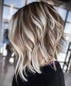 Gorgeous Highlights for Short Hair: Enhancing Short Wavy Hair with High-Contrast Highlights Short Balayage, Icy Blonde Balayage, Short Hair Highlights, Short Ombre Hair, Short Dark Hair, Balayage Blonde, Short Brown Hair, Dirty Blonde Hair, Balayage Hair Blonde