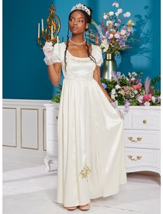 Her Universe Bridgerton Dresses Inspired Party, Brigerton Outfit Inspired Dress, Bridgerton Clothing, Bridgerton Dresses Inspired, Bridgeton Dresses, Bridgerton Outfits, Bridgerton Daphne, Debut Gown, Bridgerton Costumes