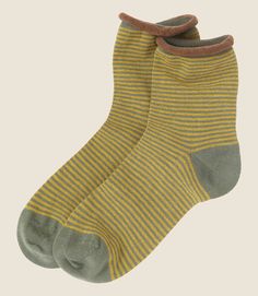 Stripe Socks, Simple Clothing, Fire Fits, Striped Socks, Knitting Inspiration, What I Wore, Sock Shoes, For The Home, Simple Outfits