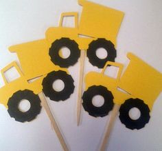 there is a cupcake topper made to look like a construction truck with black tires