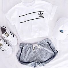 Adidas Outfits Sport, Looks Adidas, Hoodie Adidas, Look Adidas, Summer Fashion For Teens, Adidas Shoes Women, Gym Outfits, Adidas Outfit, Adidas Tubular