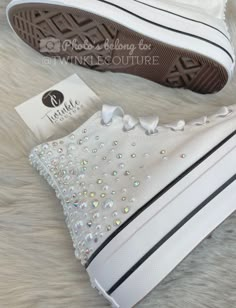 White Converse With Pearls, Pearl Converse Wedding, Prom Shoes Trainers, Diy Wedding Sneakers Brides, White Converse Wedding Shoes, Prom Trainers, Converse For Wedding, Pearl Vans, Bridal Converse Shoes