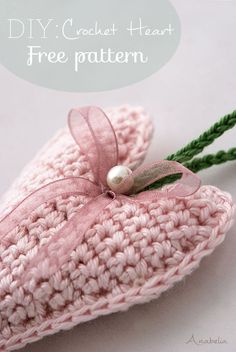 a pink crochet heart with a bow on it and text overlay that says, diy crochet heart free pattern