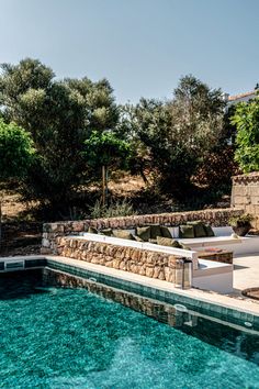 Swimming pool with outdoor lounge and trees behind. Garden Sitting Areas, Mediterranean Landscaping, Coastal Cities, Beautiful Villages, Rooftop Terrace, Menorca, Garden Gates