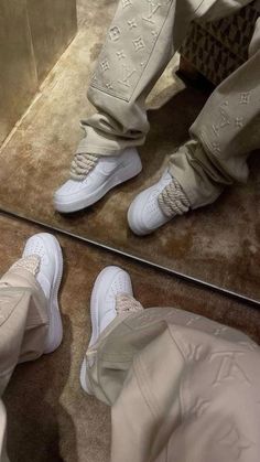 Air Force 1 Outfit Men, Louis Vuitton Outfit, Air Force 1 Outfit, Nike Slippers, Dope Outfits For Guys, Street Style Outfits Men, Mens Outfit Inspiration, Lace Outfit