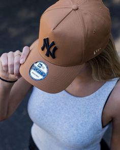 New Era Cap Outfit Woman, Ny Yankees Hat Outfit, New Era Cap Outfit, New Era Cap Outfit Men, Cap Outfit Men, Ny Hats, Bone New Era, Ny Yankees Hat, Mens Accessories Necklace