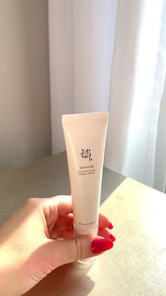 Aesthetic Eye Cream, Korean Under Eye Cream, Beauty Of Joseon Eye Cream, Eye Cream Aesthetic, Korean Eye Cream, Skincare Wishlist, Korean Skin Care Secrets, Fur Goods, Ginseng Root