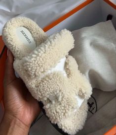 Hermes Sandals Fur, Hermes Fur Sandals, Chypre Sandal Hermes, Hermes Slides, Slippers Outfit, Fur Sandals, Shoes World, Instagram Tutorial