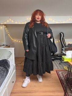 Plus Dark Academia, Librarian Aesthetic Outfit Plus Size, Plus Size Romantic Goth, Dramatic Casual Outfit, Cringe Outfits, All Black Plus Size Outfit, Corporate Goth Plus Size, Plus Size Goth Outfits