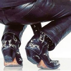 #grunge #80s #fashion Cowboy Suit, Dr Shoes, Mötley Crüe, Boba Fett